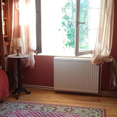 Independant Dans Maison Particuliere * Bayet
